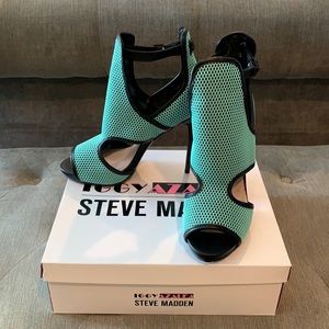 Steve Madden Cut Out Bootie